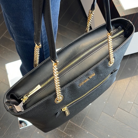 MICHAEL KORS
Jet Set Medium Front Zip Pebbled Leather Chain Tote Bag
Black - Picture 16 of 16